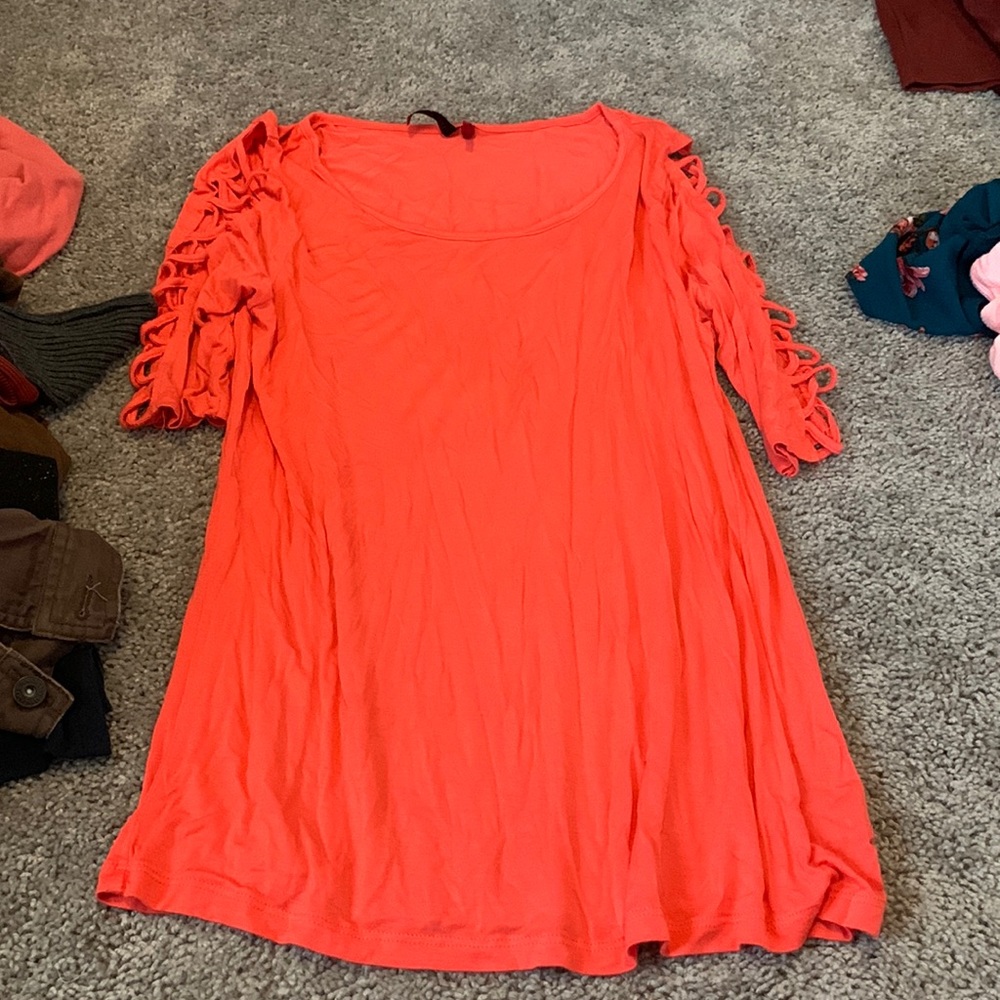 Medium peach top